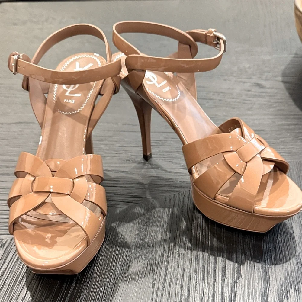 Saint Laurent Nude Patent Leather Heels - Picture 1 of 7
